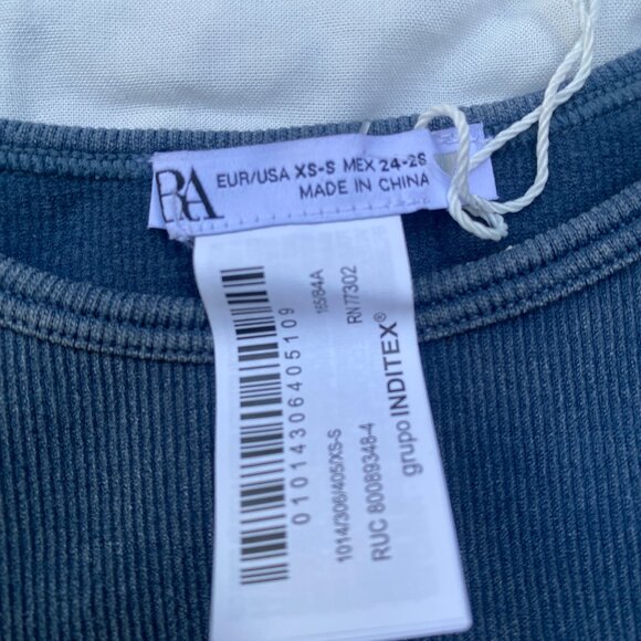 Zara Ribbed Long Sleeve Crop Top (XS-S) - Picture 6 of 6